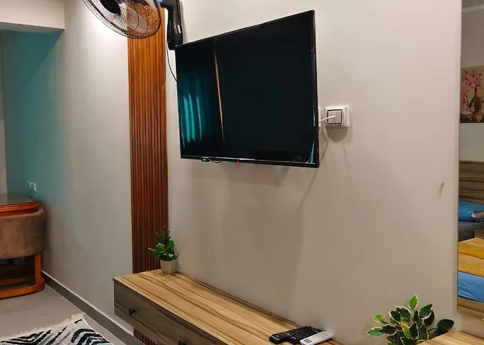 Stylish Private Entire Furnished Unit Acces Free Wif Apartment *
