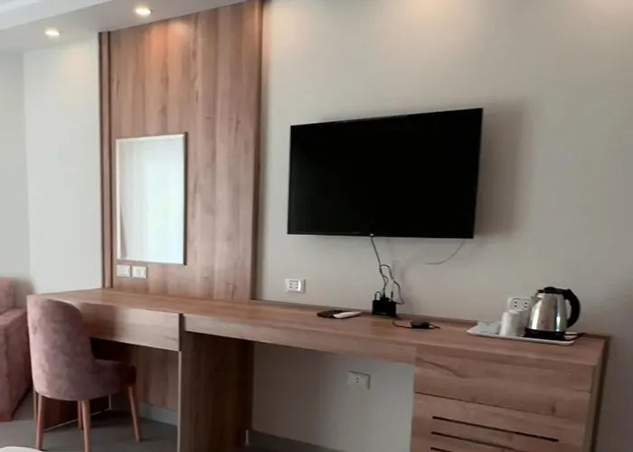 Stylish Private Entire Furnished Unit Acces Free Wif Apartment