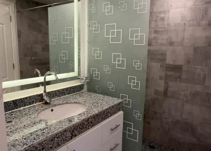 Stylish Private Entire Furnished Unit Acces Free Wif